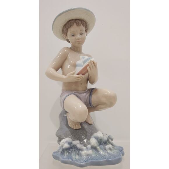 Lladro 6855 "By The Seashore" Boy With Sailboat